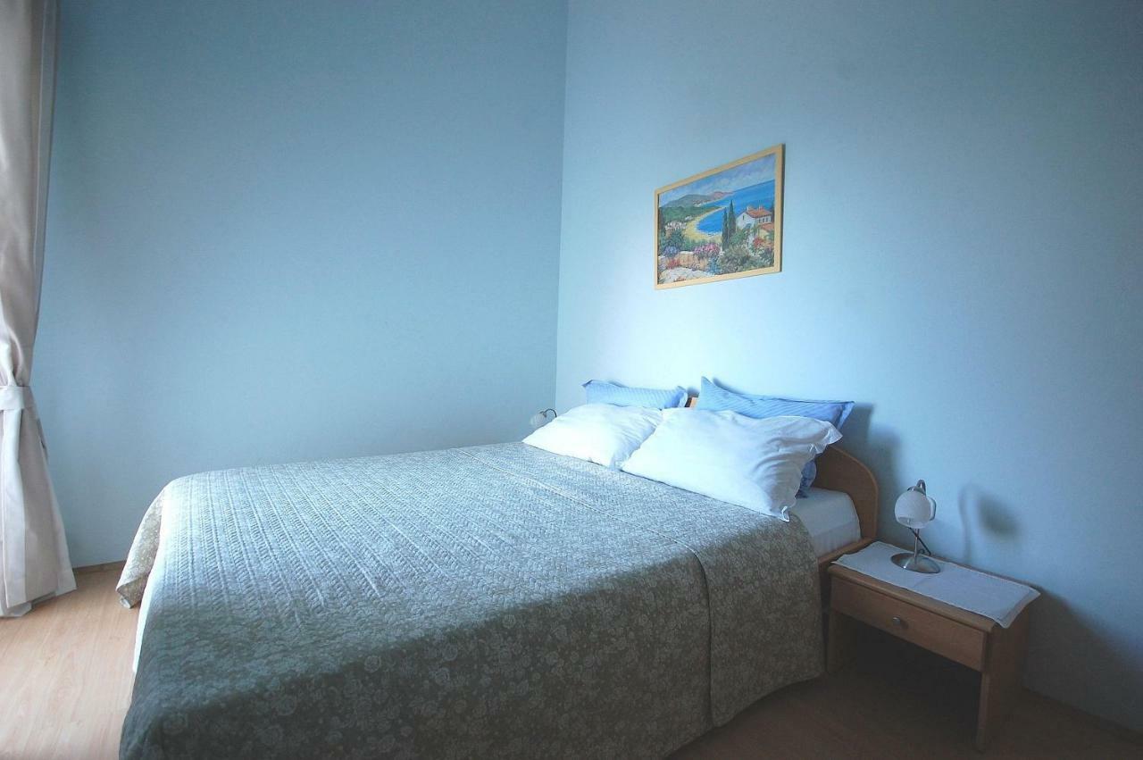 Apartments Nency By El-Pi Tours Малинска Екстериор снимка