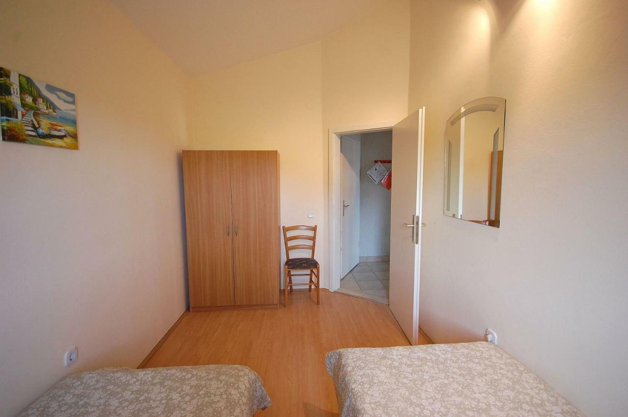 Apartments Nency By El-Pi Tours Малинска Екстериор снимка