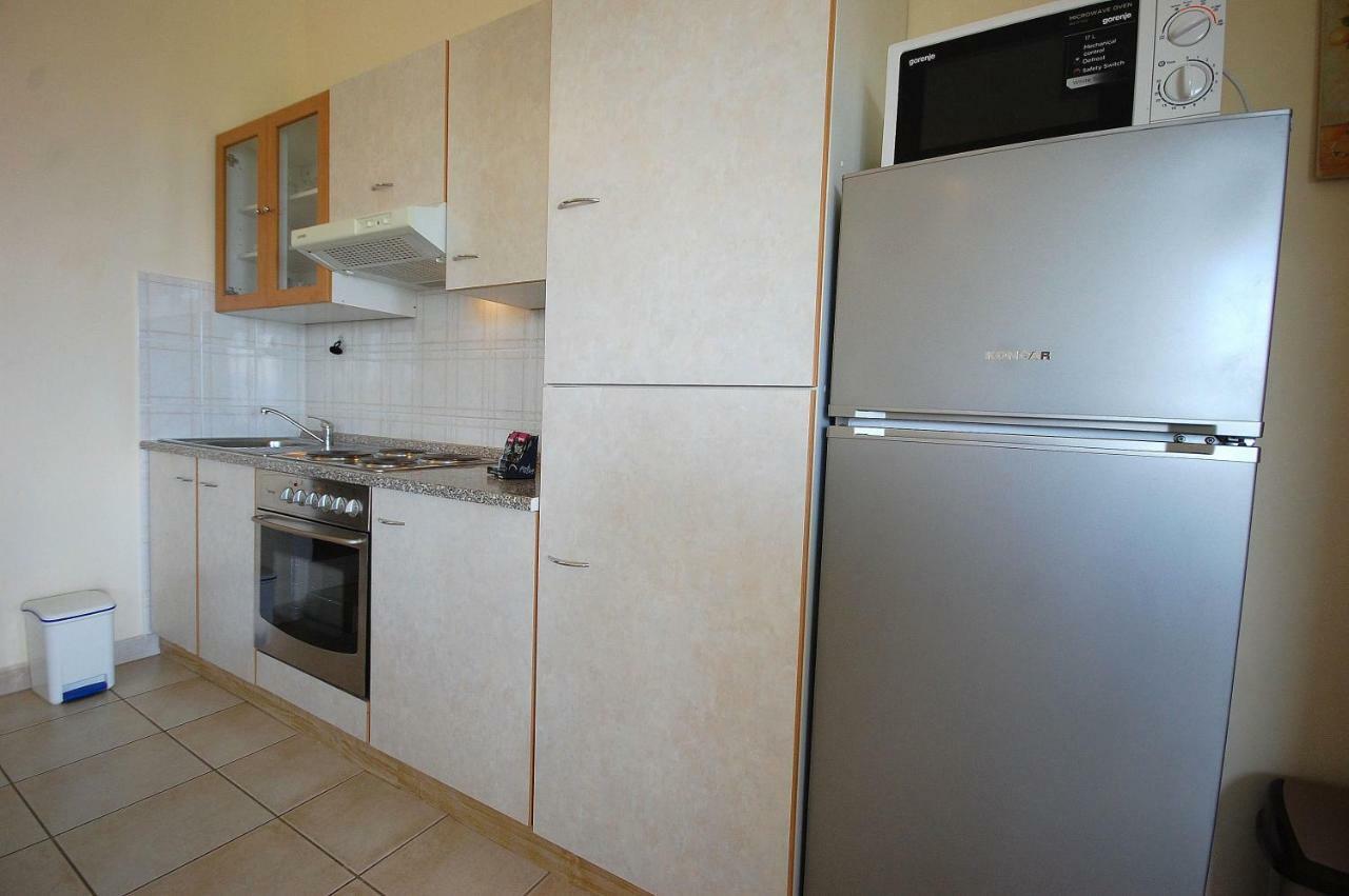 Apartments Nency By El-Pi Tours Малинска Екстериор снимка