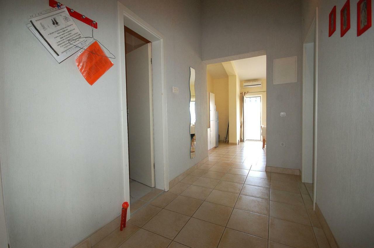Apartments Nency By El-Pi Tours Малинска Екстериор снимка