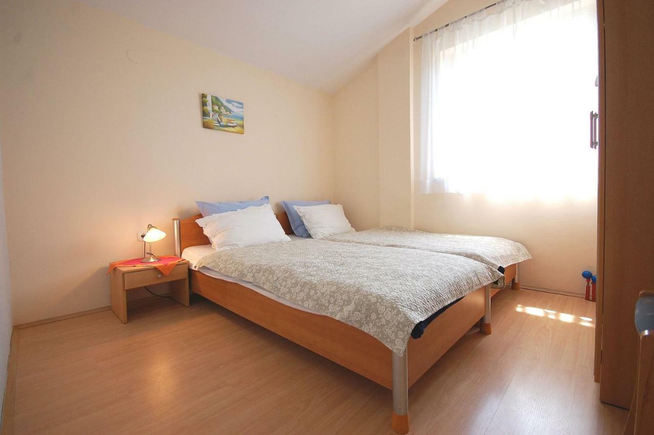 Apartments Nency By El-Pi Tours Малинска Екстериор снимка
